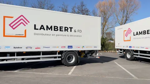 Camions Lambert & FD assurant les livraisons Proshop