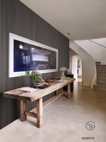 Tocca Legno Ebony Invisible dans un hall d'entrée