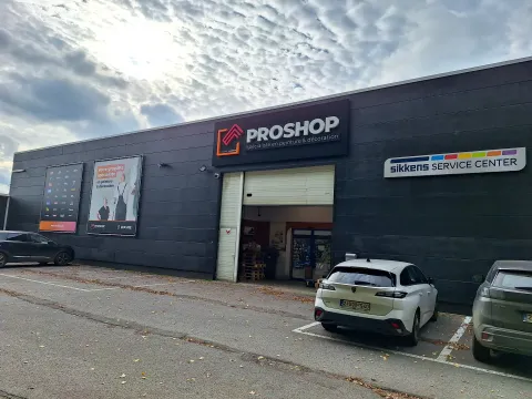Facade Proshop Wavre zone professionnelle
