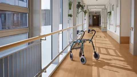 Couloir d'hôpital avec revêtement de sol Tarkett
