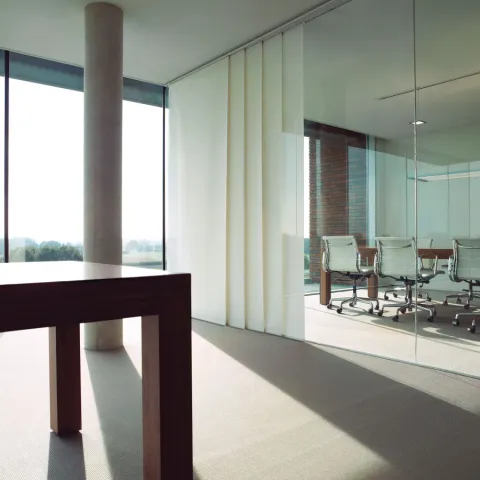 Bureaux professionnels avec solutions stores sur mesure Copahome en paroies japonaises